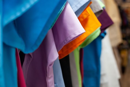 Finding The Best Fitting Nursing Scrubs For You – Scrubs to The Rescue